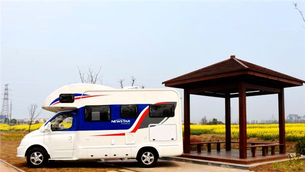 适合一家四口出行的房车，自动挡，双大床，不拥挤！