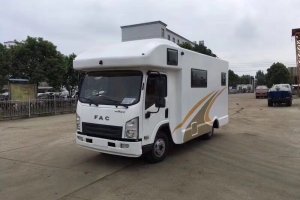 给大家推荐一款平头凌河房车