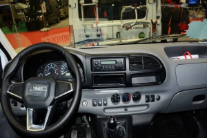 经典全顺底盘B型房车 蓝色主题色、后置上下铺