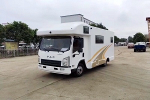 一汽凌河C型房车