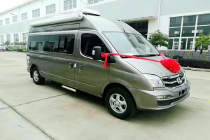 上汽大通V80短轴中顶房车