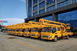 8台江淮骏铃12米高空作业车整装待发