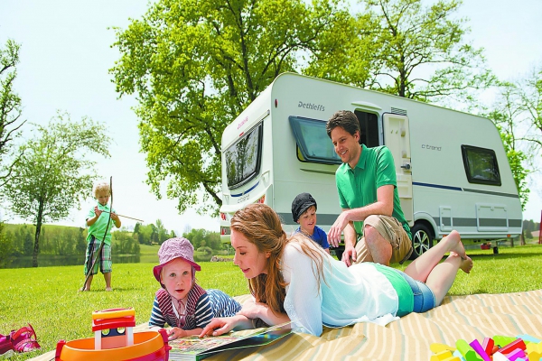 德国人开着“家”去旅行 房车旅游零距离接近大自然