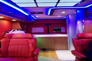 坐火车，坐飞机，你OUT了，有房车更安逸