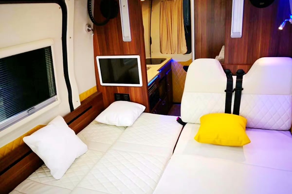 校车改造出来的快乐房车生活