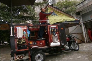 三万元改装农用三轮摩托车变“房车”