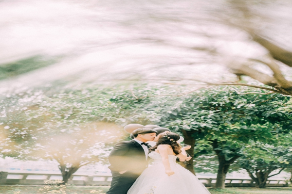 对面女孩看过来，愿意跟有房有车的我走吗？