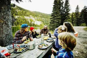 备的草原户外露营装备