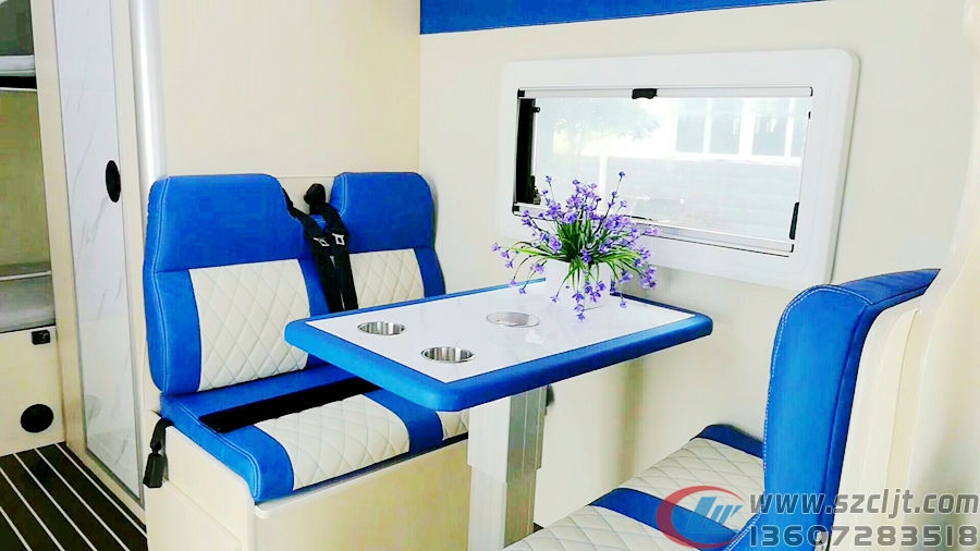 房车内部洗手间清理看看高手是怎么做的